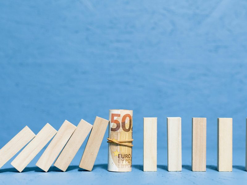 fallen-wooden-pieces-bank-note-front-view